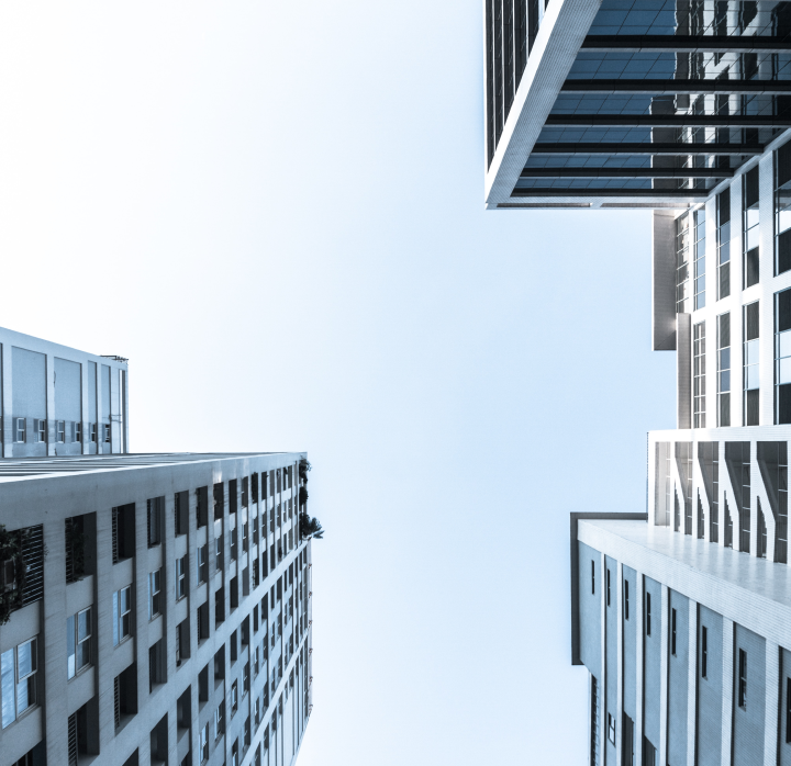 Neubaukomplex mit Glassfassaden Architektur, angeboten von ArcheNea Immobilien