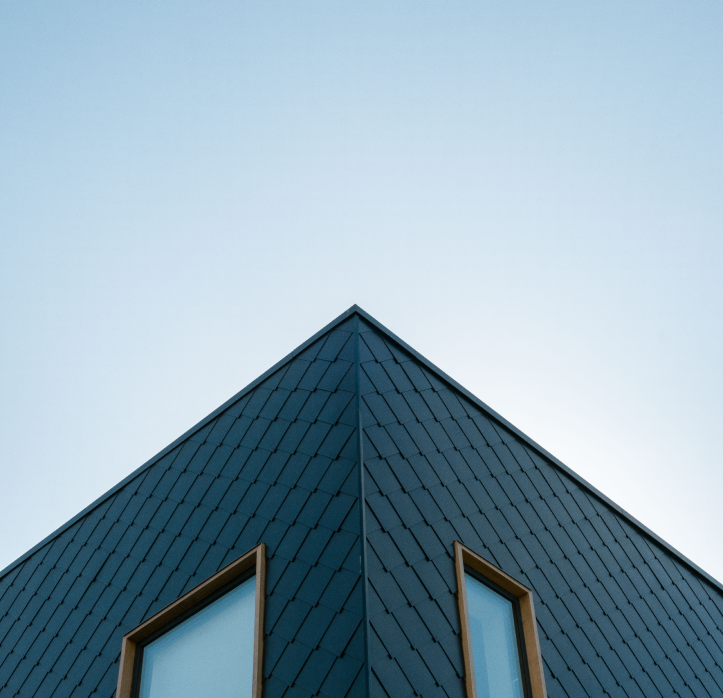Neubaukomplex mit moderner Architektur, angeboten von ArcheNea Immobilien